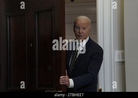 Washington, DC, États-Unis. 06 décembre 2023. Le président AMÉRICAIN Joe Biden prononce des remarques exhortant le Congrès à passer sa demande supplémentaire de sécurité nationale, y compris le financement pour soutenir l'Ukraine depuis la Roosevelt Room à la Maison Blanche à Washington le 6 décembre 2023. Photo de Yuri Gripas/Pool/Sipa USA crédit : SIPA USA/Alamy Live News Banque D'Images