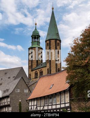 Beau paysage urbain avec bâtiment à colombages à Goslar, Basse-Saxe, Allemagne Banque D'Images