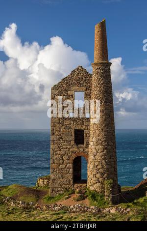 Wheal Owles Engine House à Botallack dans l'ouest de Cornwall, en Angleterre. Automne (novembre) 2023. Banque D'Images