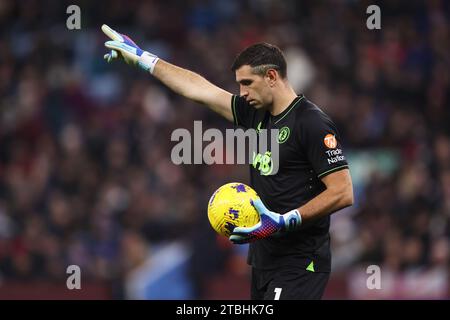 Birmingham, Royaume-Uni. 6 décembre 2023. Emiliano Martinez d'Aston Villa réagit lors du match de Premier League à Villa Park, Birmingham. Le crédit photo devrait se lire : Cameron Smith/Sportimage crédit : Sportimage Ltd/Alamy Live News Banque D'Images