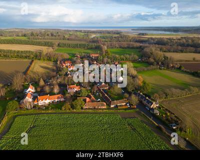 Vue aérienne du village de conservation de Tyninghame à East Lothian, Écosse, Royaume-Uni Banque D'Images