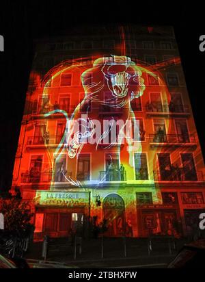 Lyon, France. 06 décembre 2023. © PHOTOPQR/LE PROGRES/Richard MOUILLAUD - Lyon 06/12/2023 Fête des Lumières -Fête des Lumières le mur des Lyonnais avec le lion en hommage à Gérard Collomb 2022 FESTIVAL OF LIGHTS LYON, FRANCE DEC 06 2023 crédit : MAXPPP/Alamy Live News Banque D'Images