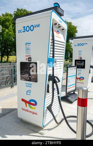 Borne de recharge Total Energies pour voitures électriques en France Banque D'Images