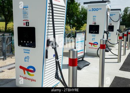 Borne de recharge Total Energies pour voitures électriques en France Banque D'Images