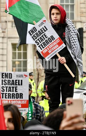 Londres, Royaume-Uni. London School & Uni grève d'un jour, marche de masse des étudiants pour la Palestine appelant à un cessez-le-feu maintenant. Whitehall en face 10 Downing Street. Crédit : michael melia/Alamy Live News Banque D'Images