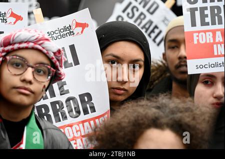 Londres, Royaume-Uni. London School & Uni grève d'un jour, marche de masse des étudiants pour la Palestine appelant à un cessez-le-feu maintenant. Whitehall en face 10 Downing Street. Crédit : michael melia/Alamy Live News Banque D'Images