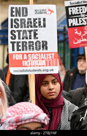 Londres, Royaume-Uni. London School & Uni grève d'un jour, marche de masse des étudiants pour la Palestine appelant à un cessez-le-feu maintenant. Whitehall en face 10 Downing Street. Crédit : michael melia/Alamy Live News Banque D'Images