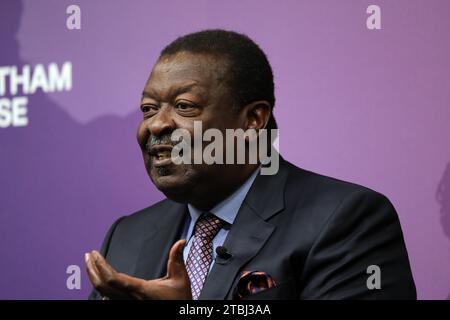 Londres, Royaume-Uni, 7 décembre 2023 : le ministre kenyan des Affaires étrangères Musalia Mudavadi s'exprimant à Chatham House sur les impératifs de politique étrangère de son pays (crédit : Dominic Dudley/Alamy Live News) Banque D'Images