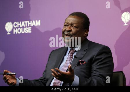 Londres, Royaume-Uni, 7 décembre 2023 : le ministre kenyan des Affaires étrangères Musalia Mudavadi s'exprimant à Chatham House sur les impératifs de politique étrangère de son pays (crédit : Dominic Dudley/Alamy Live News) Banque D'Images