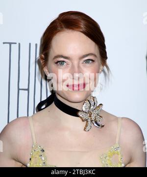 New York, États-Unis. 06 décembre 2023. Emma Stone assiste à la première de « Poor Things » à New York au DGA Theater le 6 décembre 2023 à New York © Steven Bergman/AFF-USA.COM Credit : AFF/Alamy Live News Banque D'Images