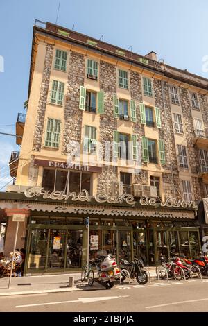 Le Grand café de Lyon à Nice. Brasserie traditionnelle avec terrasse, proposant café, bière, vin et cocktails, petit-déjeuner et déjeuner. 33 Av. Banque D'Images