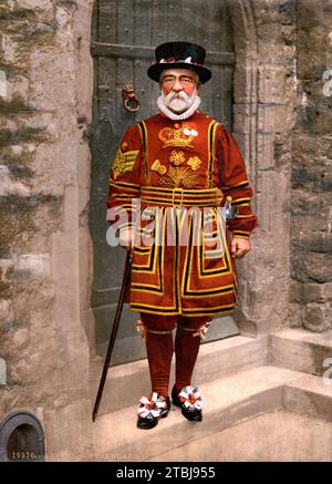 Yeoman Warders, vollständig Yeoman Warder of HIS Majesty’s Royal Palace and Fortress The Tower of London, Beefeater, Londres, ca 1895, Angleterre, Historisch, digital restaurierte Reproduktion von einer Vorlage aus dem 19. Jahrhundert / Yeoman Warders, complet Yeoman Warder du Palais Royal et de la Forteresse de sa Majesté la Tour de Londres, Beefeater, Londres, ca 1895, Angleterre, reproduction historique restaurée numériquement à partir d'un original du 19e siècle Banque D'Images