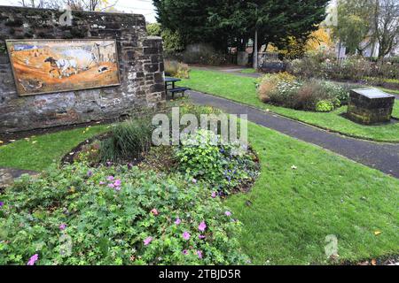 Les jardins du poète Robert Burns, Dumfries Town, Dumfries et Galloway, Écosse Royaume-Uni en face du musée de la maison Robert Burns. Banque D'Images