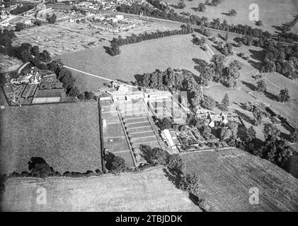 Vue aérienne de la Moles Farm House et de son domaine près de Ware, Herts. prise en 1938 Banque D'Images