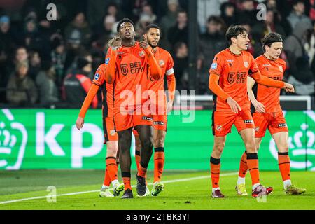 Rotterdam, pays-Bas. 07 décembre 2023. Rotterdam - Lequincio Zeefuik du FC Volendam célèbre le 1-1 lors du match d'Eredivisie entre Feyenoord et FC Volendam au Stadion Feijenoord de Kuip le 7 décembre 2023 à Rotterdam, aux pays-Bas. Crédit : photos boîte à boîte/Alamy Live News Banque D'Images