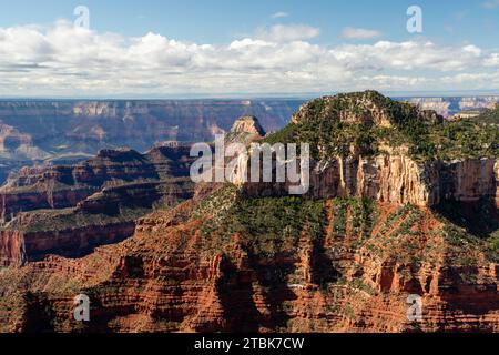 Photographie du spectaculaire Grand Canyon, prise depuis le Bright Angel Overlook, North Rim. Parc national du Grand Canyon, Arizona, États-Unis. Banque D'Images