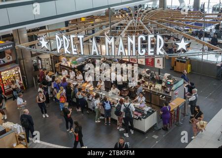 Un point de vente PRET A manger dans le terminal 5, aéroport d'Heathrow, Londres, Royaume-Uni. Banque D'Images