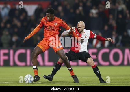 ROTTERDAM - (de gauche à droite) Lequincio Zeefuik du FC Volendam, Gernot Trauner du Feyenoord lors du match d'Eredivisie entre Feyenoord et le FC Volendam au Feyenoord Stadion de Kuip le 7 décembre 2023 à Rotterdam, pays-Bas. ANP PIETER STAM DE JONGE Banque D'Images