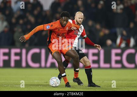 ROTTERDAM - (de gauche à droite) Lequincio Zeefuik du FC Volendam, Gernot Trauner du Feyenoord lors du match d'Eredivisie entre Feyenoord et le FC Volendam au Feyenoord Stadion de Kuip le 7 décembre 2023 à Rotterdam, pays-Bas. ANP PIETER STAM DE JONGE Banque D'Images