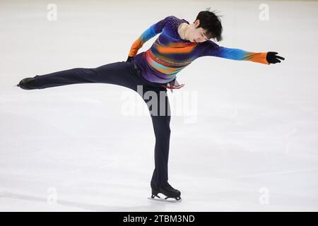 (231208) -- ZAGREB, 8 déc. 2023 (Xinhua) -- Jin Boyang, de Chine, participe à la compétition masculine de patinage libre au Golden Spin de l'ISU à Zagreb, en Croatie, le 7 décembre 2023. (Igor Kralj/PIXSELL via Xinhua) Banque D'Images