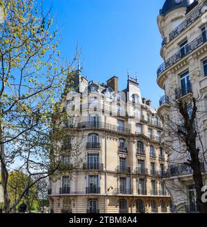 Architecture de Paris France. Façades de bâtiments d'un appartement traditionnel Banque D'Images