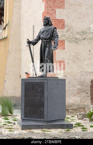 Banska Bystrica, Slovaquie, 25 septembre 2022 : Statue du roi Bela IV À Banska Bystrica. Bela IV. Il fut roi de Hongrie et de Croatie entre 1235 Banque D'Images