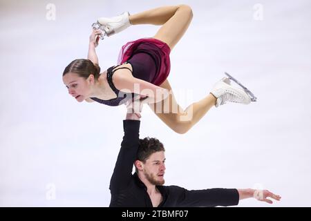 (231208) -- ZAGREB, 8 déc. 2023 (Xinhua) -- Ioulia Chtchetinina (top)/Michal Wozniak, de Pologne, concourent à la compétition de patinage libre en couple au Golden Spin de l'ISU à Zagreb, Croatie, le 7 décembre 2023. (Igor Kralj/PIXSELL via Xinhua) Banque D'Images