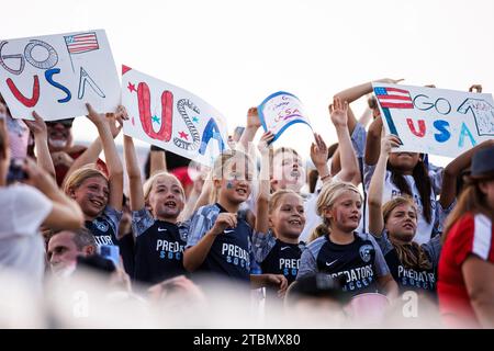 Fort Lauderdale, États-Unis. 25 mai 2020. Fort Lauderdale, Floride, décembre 02 2023 : les fans des États-Unis applaudissent pendant la seconde moitié d'un match contre les RP chinois au DRV PNK Stadium à fort Lauderdale, États-Unis (USAGE ÉDITORIAL SEULEMENT). (James Gilbert/SPP) crédit : SPP Sport Press photo. /Alamy Live News Banque D'Images