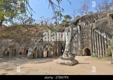 Le complexe de grottes bouddhistes de Phowintaung (ဖိုလ်ဝင်တောင်), près de Monywa, Myanmar, grottes de Shweba Taung, Pho Win Taung, Banque D'Images