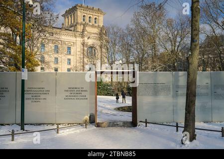 Denkmal für die im Nationalsozialismus ermordeten Sinti und Roma Europas, Winter, Schnee, Park, Großer Tiergarten, Simsonweg, Tiergarten, Mitte, Berli Banque D'Images