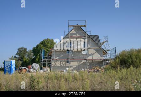 Baustelle, Neubau Einfamilienhaus, Neubaugebiet am Rüggen Ost, Melchow am Rügen, Brandenburg, Deutschland Banque D'Images