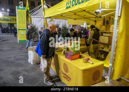 Le village Coldiretti avec plus de 200 stands, dont 100 avec des produits typiques de la terre et d'autres spécialités italiennes Banque D'Images