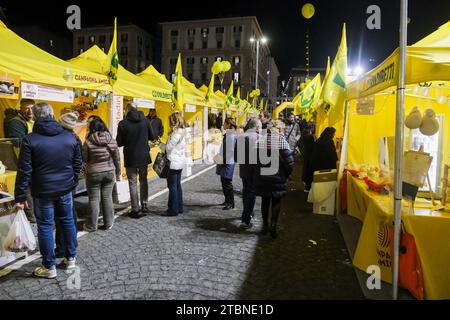 Le village Coldiretti avec plus de 200 stands, dont 100 avec des produits typiques de la terre et d'autres spécialités italiennes Banque D'Images