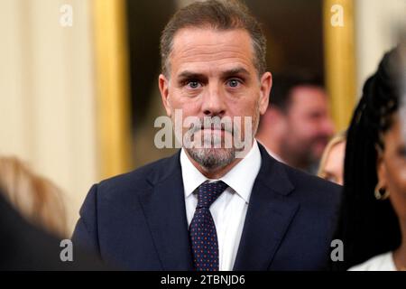 Washington, États-Unis. 08 décembre 2023. La photo du dossier datée du 7 juillet 2022 montre Hunter Biden, fils du président américain Joe Biden, quitte le pays après la cérémonie de remise des médailles présidentielles de la liberté à dix-sept récipiendaires dans la salle est de la Maison Blanche à Washington, DC, États-Unis. Hunter Biden a été inculpé pour neuf accusations fiscales en Californie, devenant le deuxième acte d'accusation contre le fils du président, ajoutant de l'huile à un scandale que les républicains ont saisi dans la perspective des élections de 2024. Photo de Yuri Gripas/ABACAPRESS.COM crédit : Abaca Press/Alamy Live News Banque D'Images