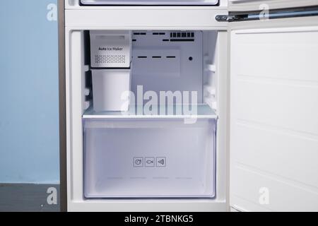 HCMC, VN - novembre 2023. Réfrigérateur Samsung Banque D'Images