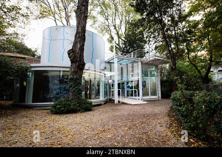 Venise, Italie. 16 novembre 2023. Une vue générale du pavillon sud-coréen à la 18e exposition internationale d'architecture de la Biennale de Venise dans le quartier Giardini à Venise, Italie. Crédit : SOPA Images Limited/Alamy Live News Banque D'Images