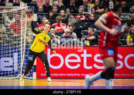 Herning, Danemark. 07 décembre 2023. Althea Reinhardt (16 ans) du Danemark vu lors du match du Championnat du monde de handball IHF 2023 entre le Danemark et le Japon à Jyske Bank Boxen à Herning. (Crédit photo : Gonzales photo/Alamy Live News Banque D'Images