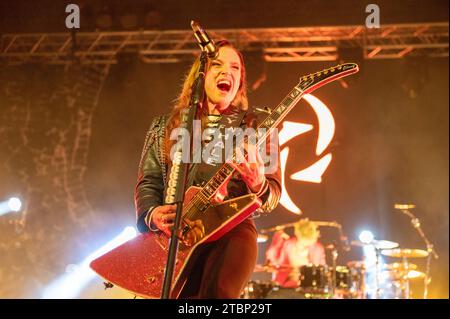 28 novembre 2023 : Lzzy Hale de Halestorm se produit à Milan, en Italie Banque D'Images