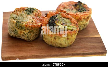 Muffin aux œufs de légumes en gros plan et isolé Banque D'Images