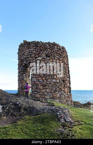 Lady’s Tower on the Fife Coastal Path, Ruby Bay, Elie, Fife, Écosse, ROYAUME-UNI Banque D'Images