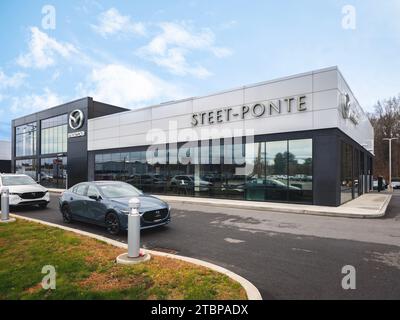 Yorkville, New York - 23 novembre 2023 : Steet Ponte Mazda est une concession familiale qui dessert le nord de l'État de New York et le Grand Banque D'Images