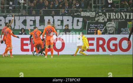 Monchengladbach, Deutschland. 05 décembre 2023. Firo : 05.12.2023, football, football, DFB Cup 2023/2024 Round of 16 VFL Borussia Monchengladbach - VfL Wolfsburg 1:0 Ergo bannière publicitaire crédit : dpa/Alamy Live News Banque D'Images