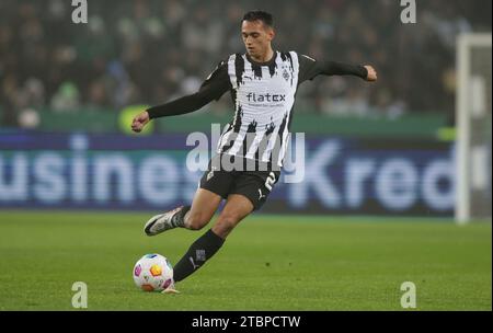 Monchengladbach, Deutschland. 05 décembre 2023. Firo : 05.12.2023, football, football, DFB Cup 2023/2024 Round of 16 VFL Borussia Monchengladbach - VfL Wolfsburg 1:0 Mascot Junter avec Weihaftertsmutze crédit : dpa/Alamy Live News Banque D'Images