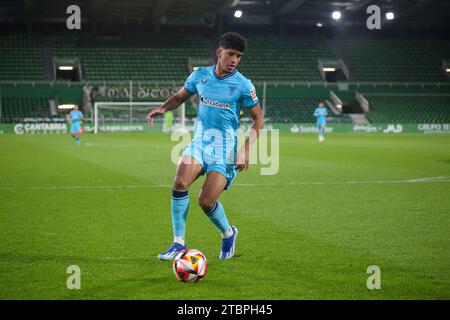 Santander, Espagne. 07 décembre 2023. Le joueur de l'Athletic Club, Adu Ares (29 ans) avec le ballon lors du deuxième tour de la SM El Rey Cup 2023-24 entre CD Cayon et Athletic Club, le 07 2023 décembre, sur les terrains de sport El Sardinero, à Santander, Espagne. (Photo Alberto Brevers/Pacific Press) crédit : Pacific Press Media production Corp./Alamy Live News Banque D'Images