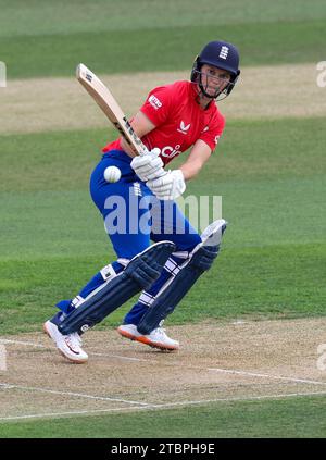 Photo du dossier datée du 02-09-2023 de l'anglaise Amy Jones qui pense que les joueuses de l'Angleterre resteront détendues au sujet de la vente aux enchères de la Premier League féminine pendant qu'elles se concentrent sur leur deuxième international T20 contre l'Inde. Date de parution : Vendredi 8 décembre 2023. Banque D'Images