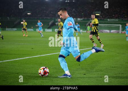 Santander, Espagne, le 07 décembre 2023 : le joueur de l'Athletic Club, Alex Berenguer (7 ans) centre le ballon lors du deuxième tour de la SM El Rey Cup 2023-24 entre CD Cayon et Athletic Club, le 07 2023 décembre, sur les terrains de sport El Sardinero, à Santander, Espagne. (Photo Alberto Brevers/Pacific Press) Banque D'Images