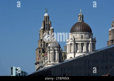 The Three Graces Liverpool, y compris le Dôme du Port de Liverpool Building et la Tour de l'horloge du Royal Liver Building (1908-11) Pier Head Liverpool Banque D'Images