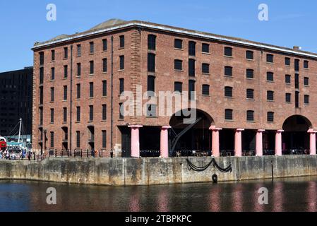 Royal Albert Dock (1846) bâtiments et entrepôts historiques conçus par Jesse Hartley & Philip Hardwick sur Pier Head Liverpool Angleterre Royaume-Uni Banque D'Images