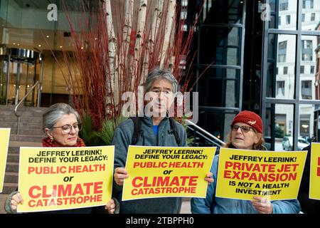 7 décembre 2023. Boston, ma. Les manifestants se rassemblent au 53 bureaux de State Street de Jeffrey Leerink, le principal conducteur du hangar à jet privé controversé expansi Banque D'Images