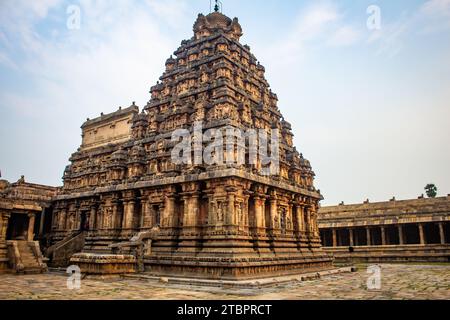 Chambre principale abritant le seigneur shiva dans le temple Airavatesvara situé dans la ville de Darasuram à Kumbakonam, en Inde. Banque D'Images